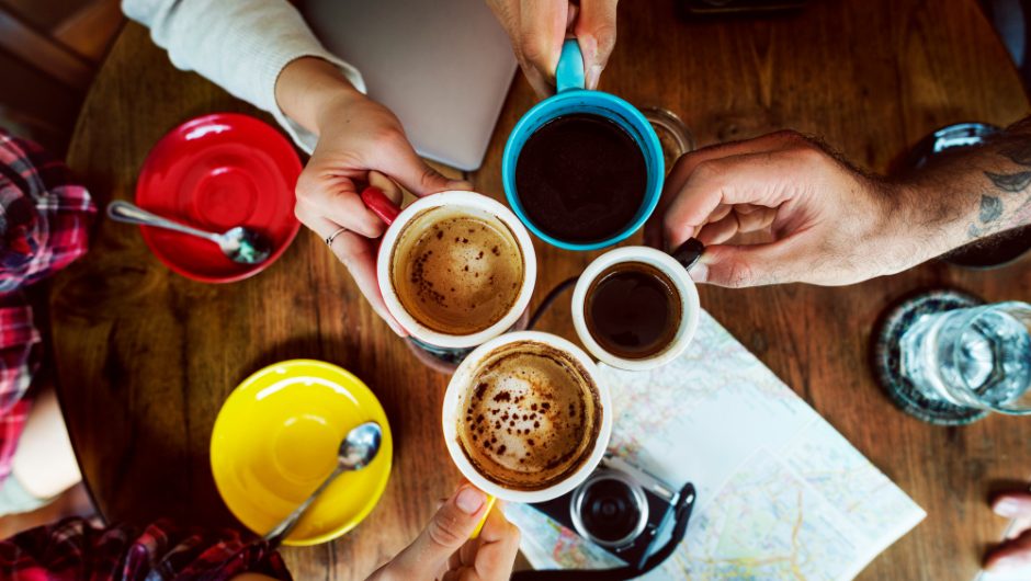 Sfaturi pentru a descoperi cele mai bune cafenele și baruri locale