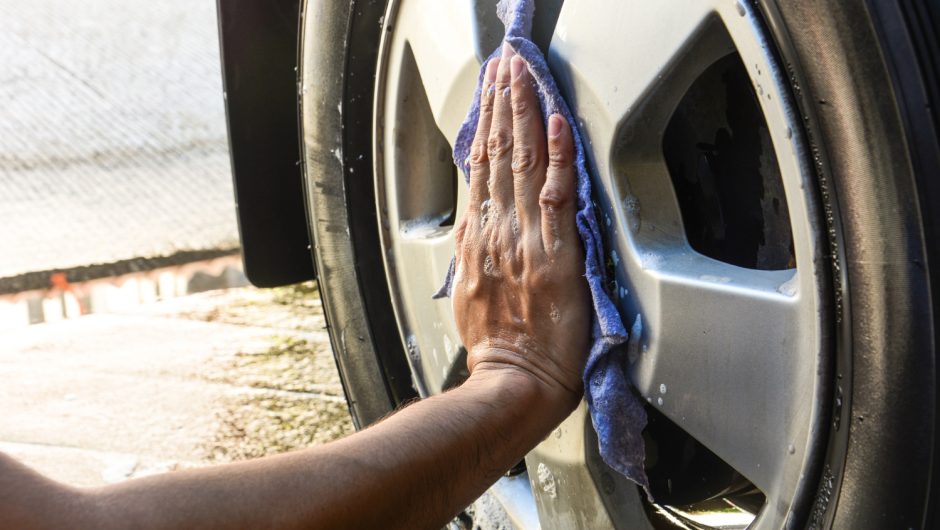 Cele mai eficiente soluții pentru curățarea jantelor auto