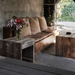 Mobilier în stil industrial cu accente rustice și moderne