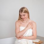 Cum să ai grijă de pielea corpului cu aceeași atenție ca de față