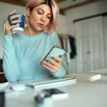 Rutine care te ajută să nu începi ziua direct pe telefon