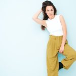 Pantalonii din stofă cu dungă aduc rigoare ținutelor de zi