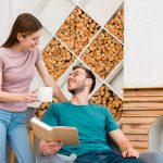Cum să-ți construiești o rutină socială într-un loc nou