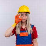 Îngrijirea tenului pentru persoanele care poartă cască de protecție zilnic