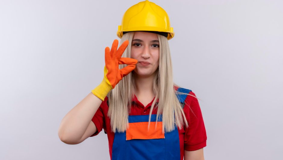Îngrijirea tenului pentru persoanele care poartă cască de protecție zilnic
