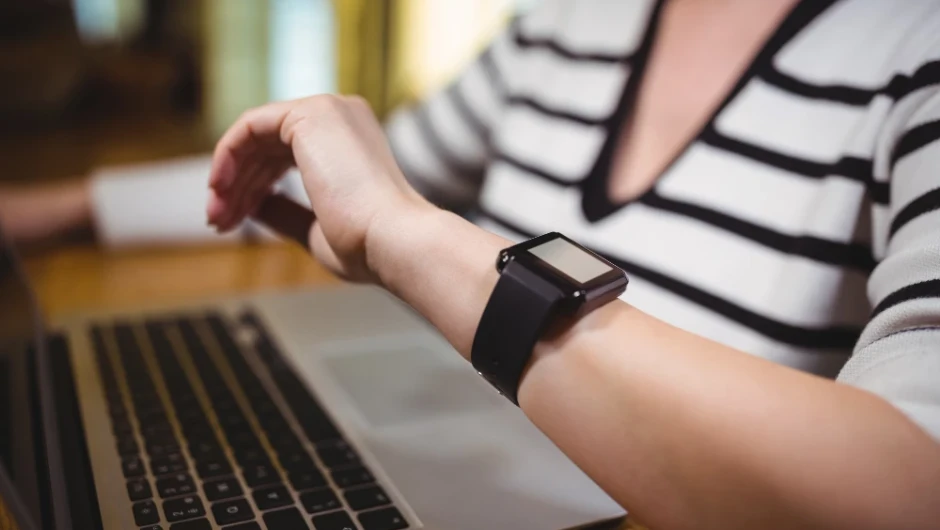 Ce diferențe există între un smartwatch premium și unul accesibil